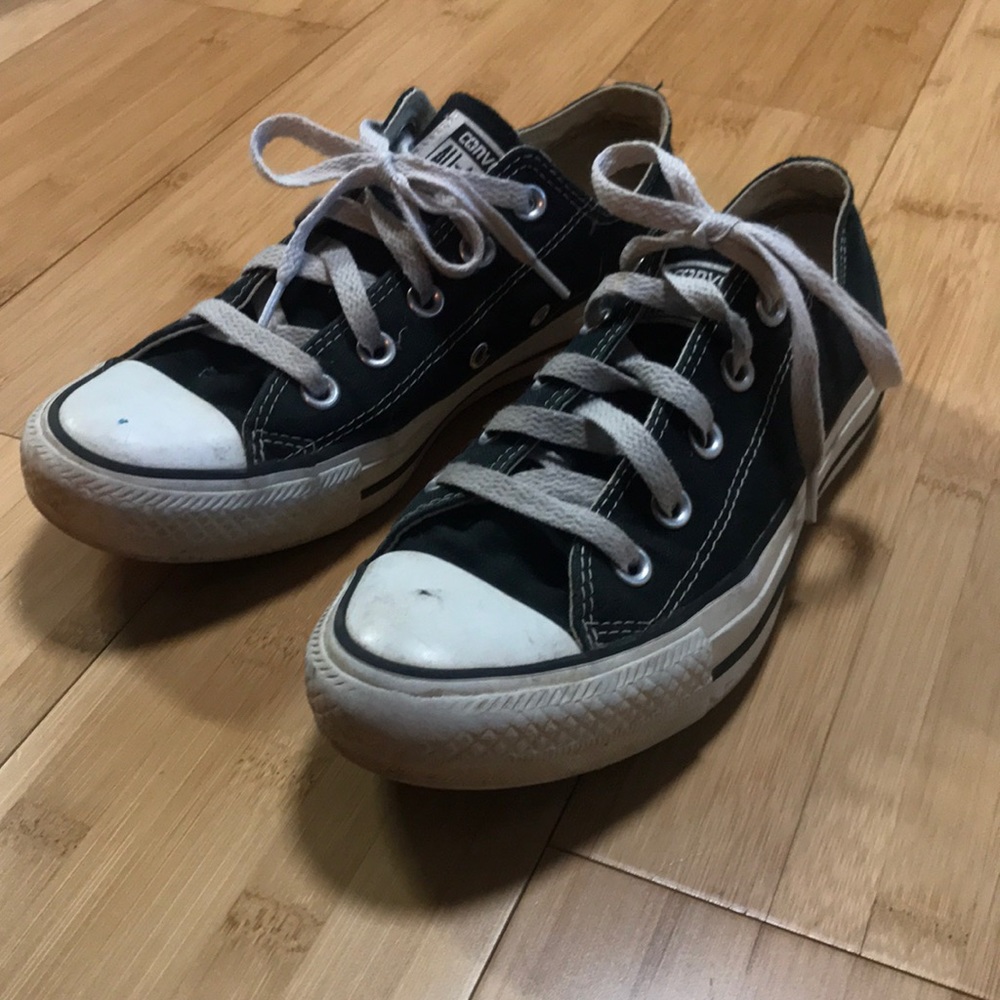 Black Converse all star sneakers